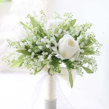 High-end невесты свадебные туфли на открытом воздухе, приталенный смокинг, брендовый модный белый свадебный чистый ландыша ветряной колокольчик с украшением в форме цветов для студийной фотосъемки с цветами в руках