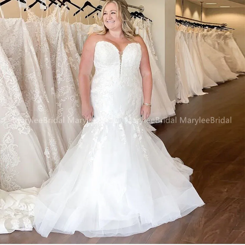 

Plus Size Mermaid Wedding Dresses Sweetheart Neckline Appliques Tiered Skirt White Bridal Dresses With Chapel Train Customized
