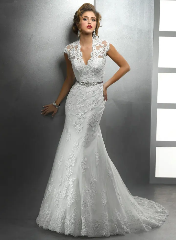 

vestido de noiva Sweep Train Beautiful Designer See Through Neckline Sexy Lace Keyhole Back 2018 mother of the bride dresses