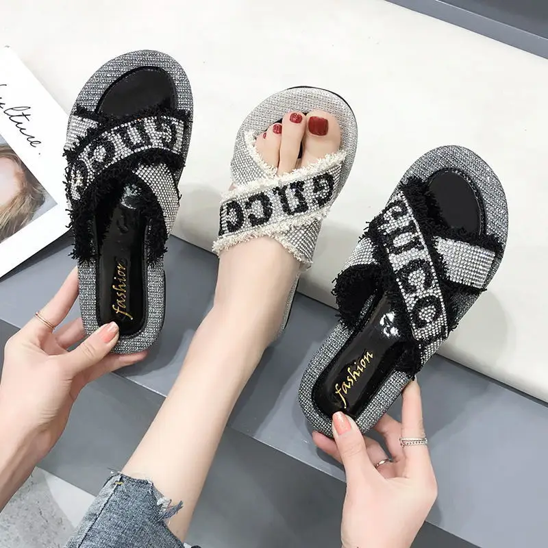 

Sandals and slippers female summer new flat slippers fashion rhinestone cross open toe wild word drag tide