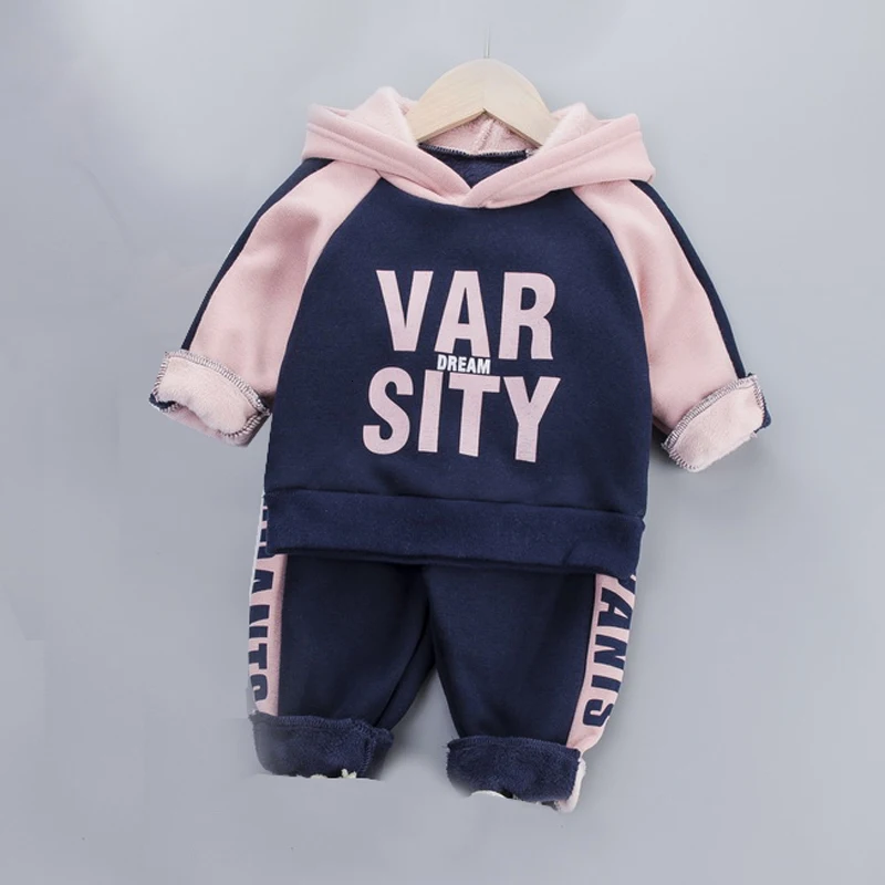 Pink eeve Теплая одежда с капюшоном для маленьких мальчиков и девочек; комплект одежды для малышей; Детский костюм с буквенным принтом; бархатная утепленная одежда для детей; сезон весна-осень - Цвет: Pink eeve