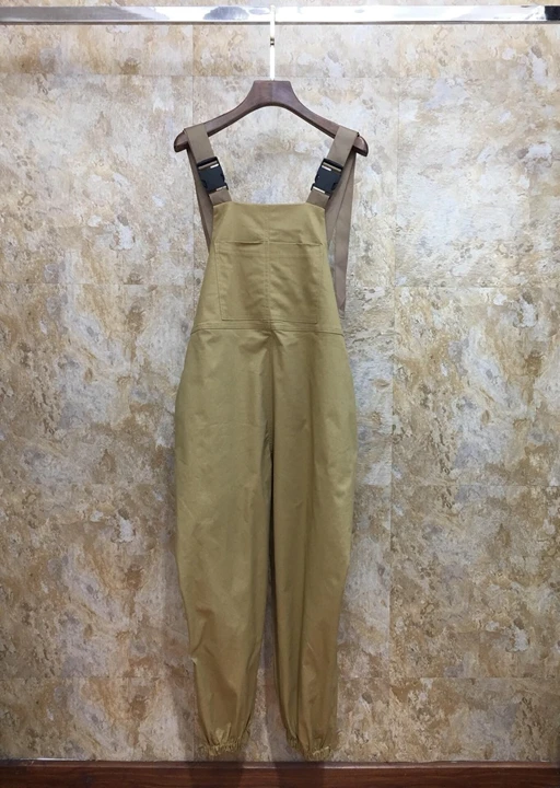 

In early autumn of 2019, new women's plain shoulder strap pants 810