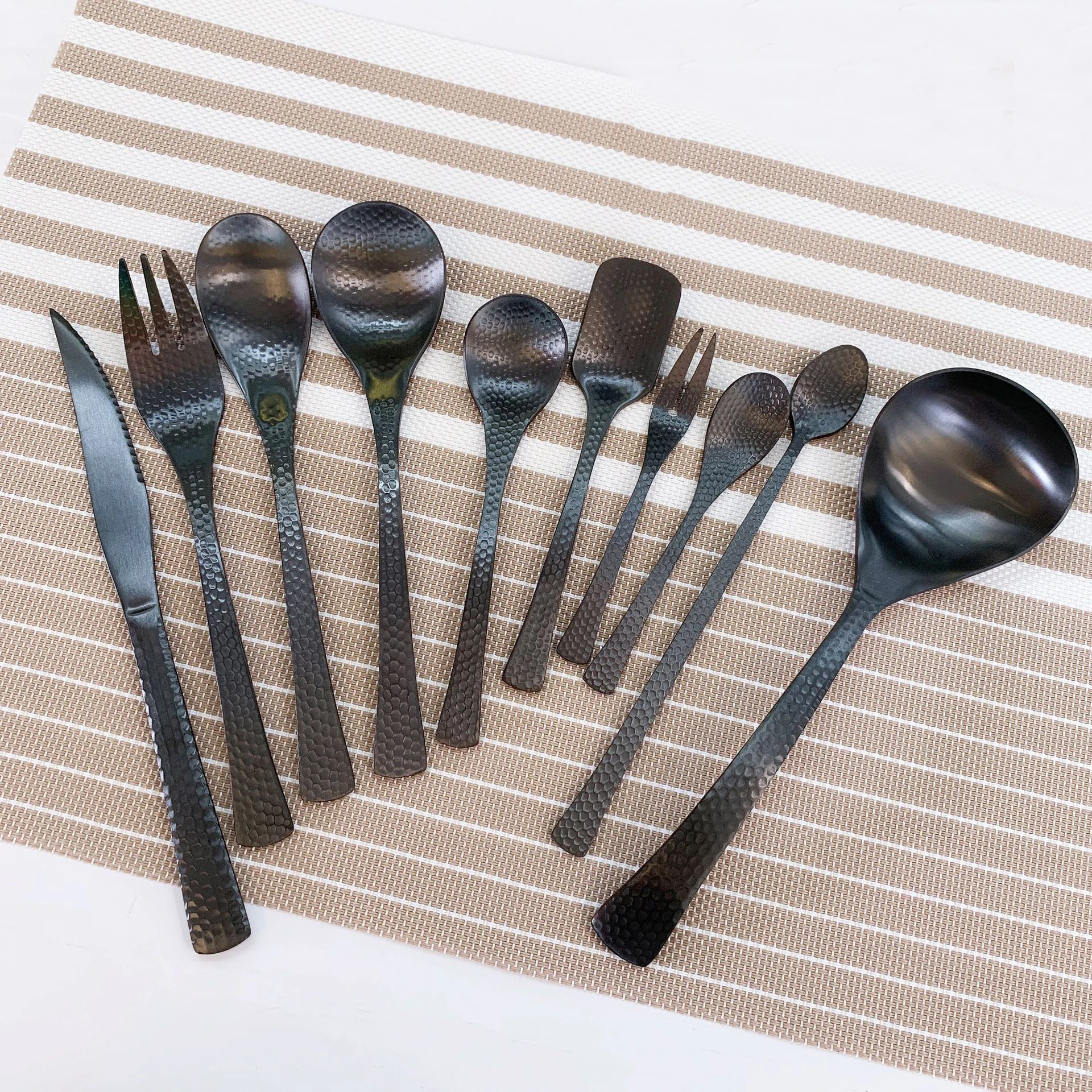 Full Hammered Black Tableware 304 Stainless Steel Luxury Cutlery Set Steak Knife Teaspoons Forks for Home Kitchen Utensils