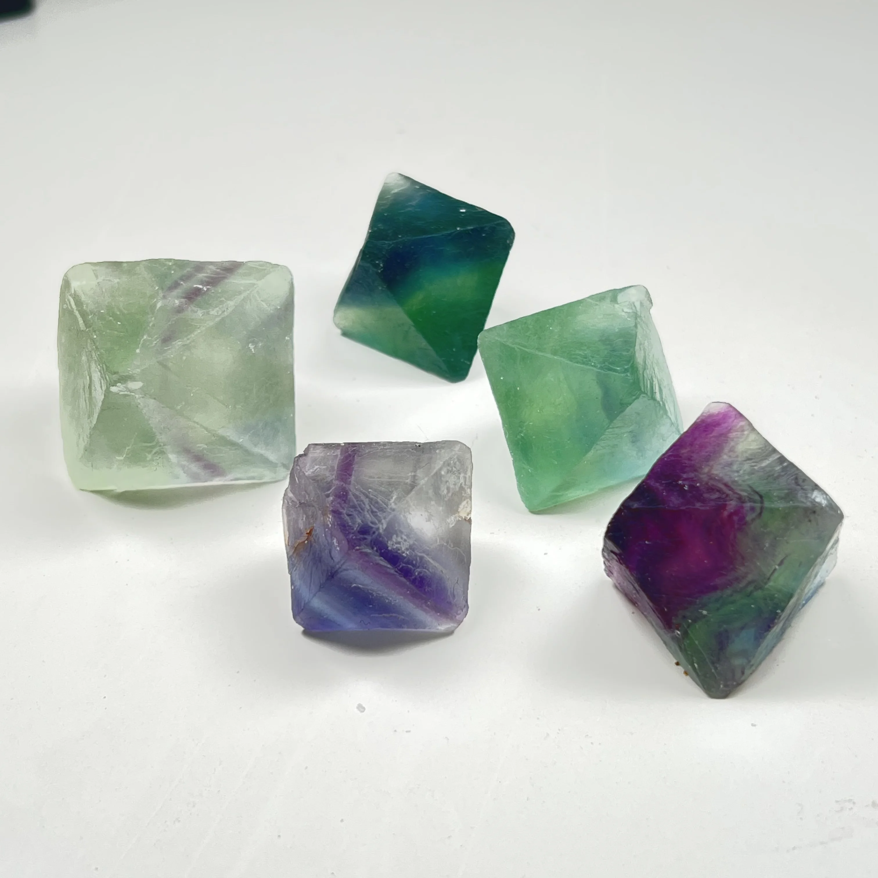 

Натуральный флюорит Octahedron Cluster минеральное украшение для дома
