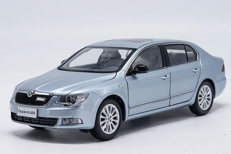 1:18 Skoda Superb сплав модель автомобиля статические металлические модельные автомобили оригинальная коробка для коллекции подарков