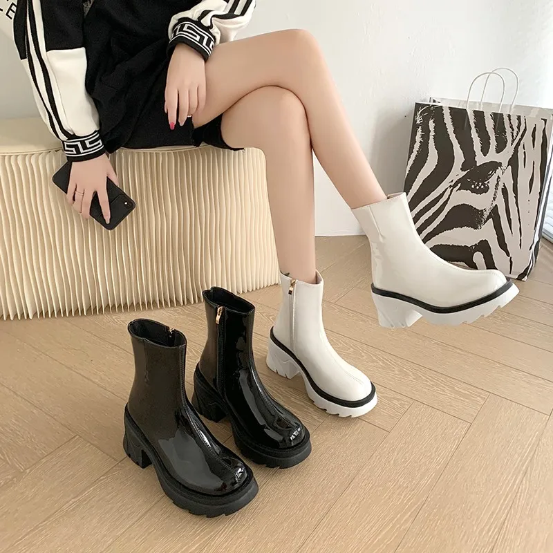 Женские мотоциклетные ботинки на танкетке кожаные ботильоны без шнуровки