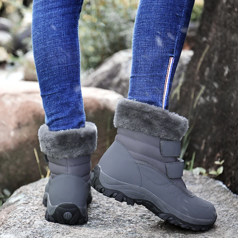 Женские зимние ботинки из водонепроницаемого материала на плоской платформе; теплые короткие плюшевые женские ботильоны; мягкая растягивающаяся обувь; ботинки на липучке; m629