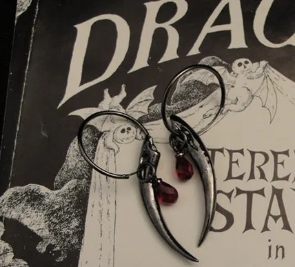 Серьга Black Fang Готическая бижутерия серьга с красной кровью серьга-кольцо вампир