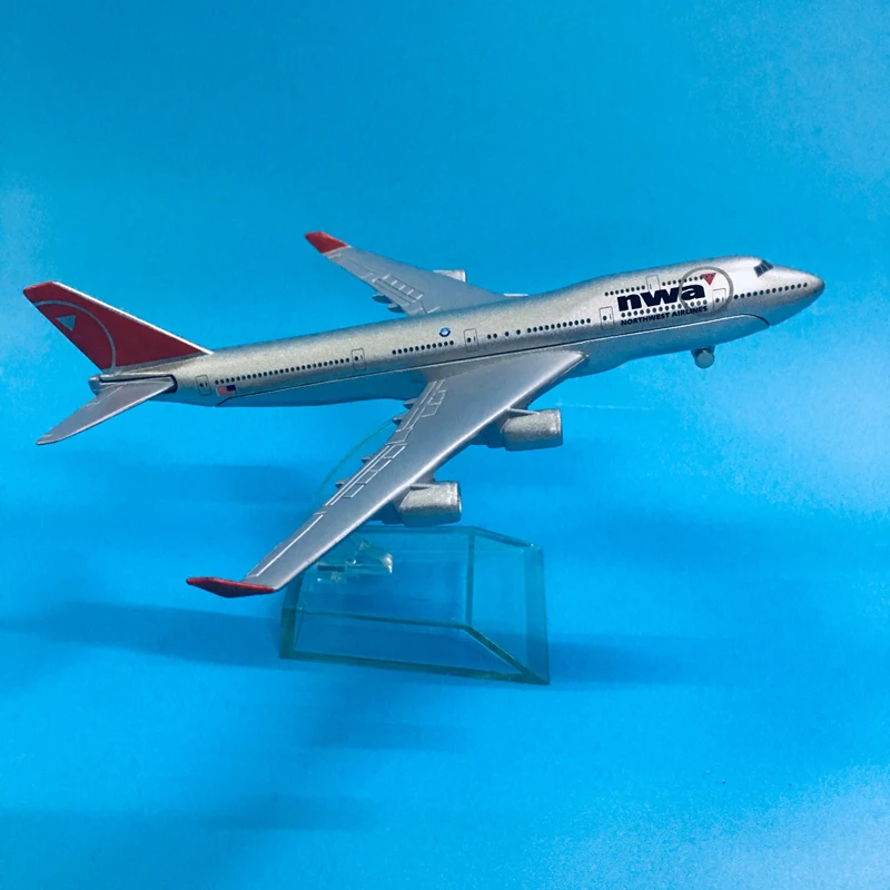 Модель самолета модель американских северо западных авиаперевозок Боинг B747 Nwa 777