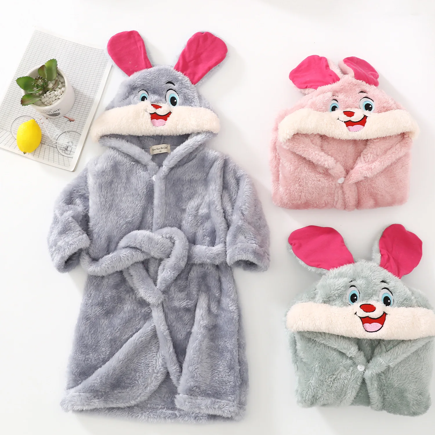 

Children's Bathrobe Boys Girls Winter Flannel Thicken Warm Towel Bath Robe Hooded Little Girl Robes Dressing Gown Kids Nightgown