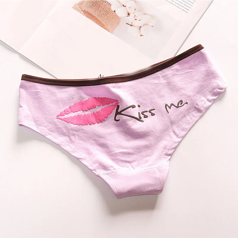 Light purple Новинка, 1 шт., популярное женское нижнее белье с надписью Kiss Me, хлопковое нижнее белье высокого качества, трусы ярких цветов с принтом - Цвет: Light purple