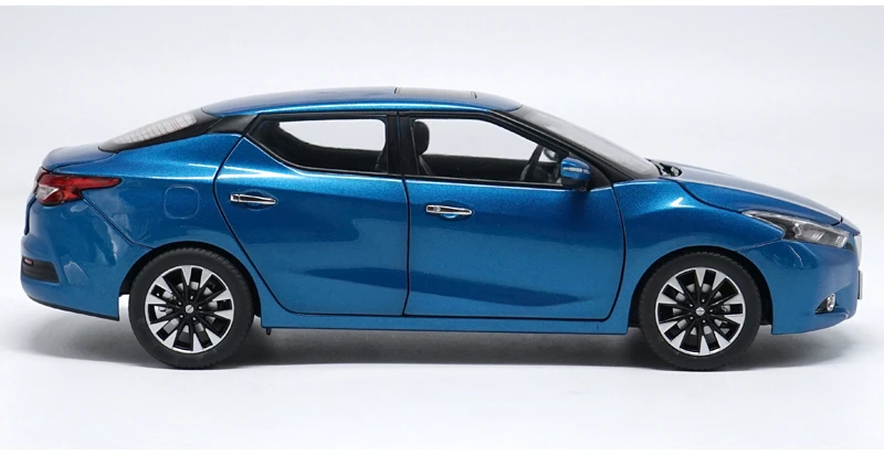 1:18 Высокая тщательно Nissan lannia сплавочная модель автомобиля статические металлические модельные автомобили с Оригинальная коробка