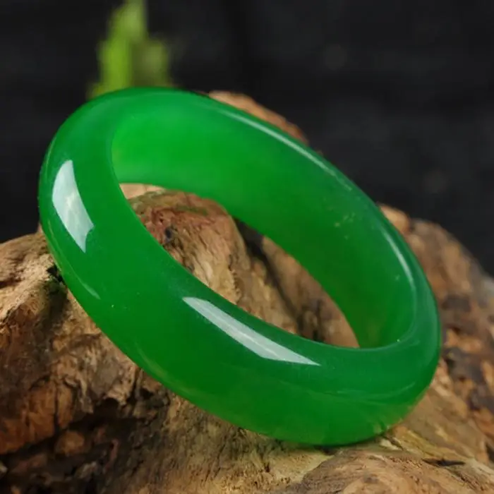 

Детский нефритовый браслет, замаченный холодным способом