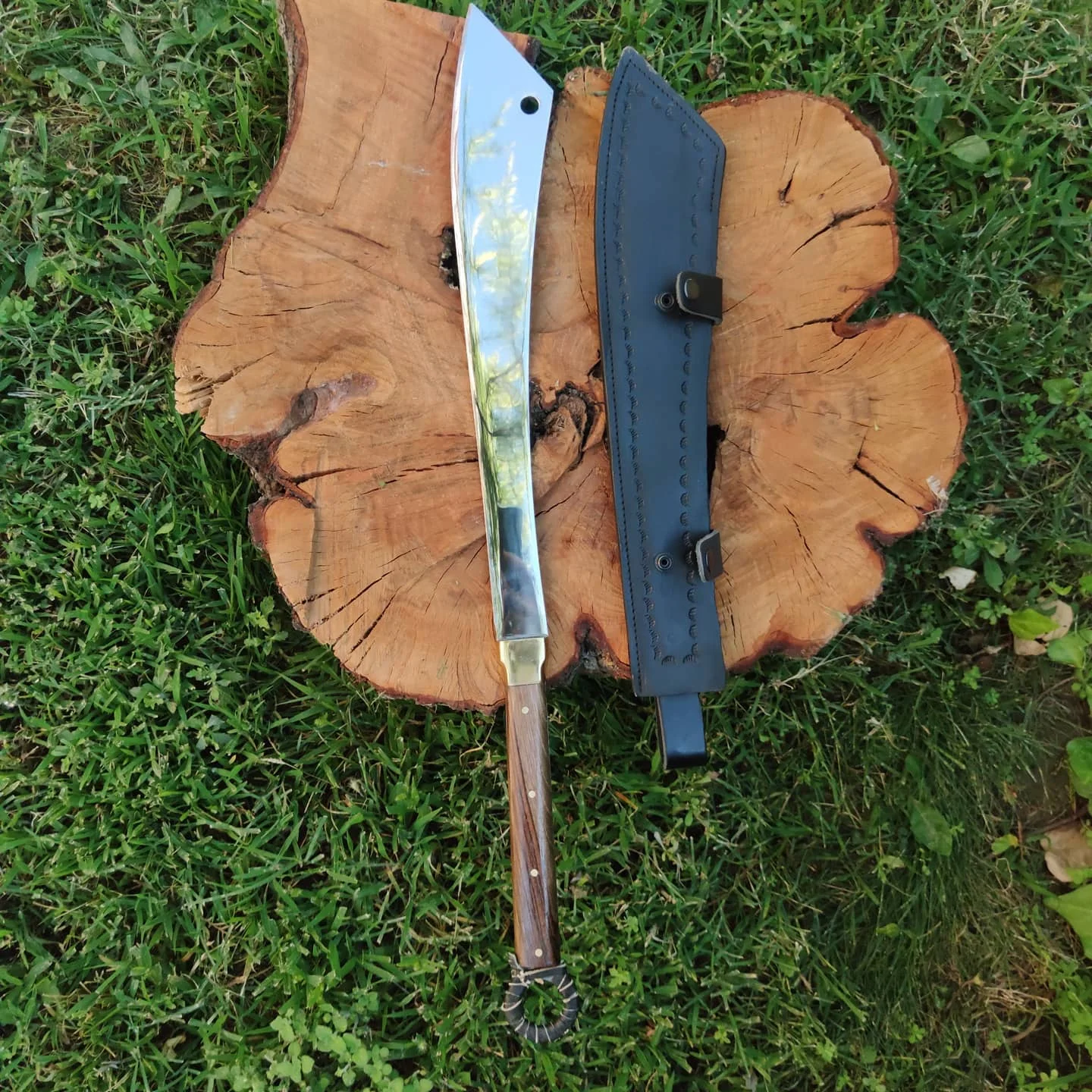 Ручной работы 69 см ятаган Мачете с кожаным чехлом и Нержавеющая сталь выживания Ножи Дамасская сталь, инструмент для использования на природе нож заостренная мотыга KNP 04|Ножи| | АлиЭкспресс