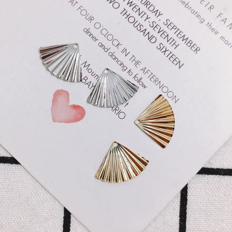 

10 штук простой личности, удержание цвета, Гальваника, веерообразные серьги, серьги, материал аксессуары