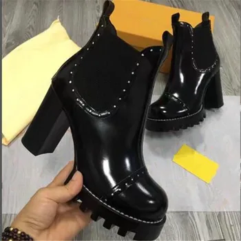 

Short Boots Genuine Leather Platform Boots Design Ankle Boots Women Square Heels Rivet Female Boots Classic New Ladies Shoes