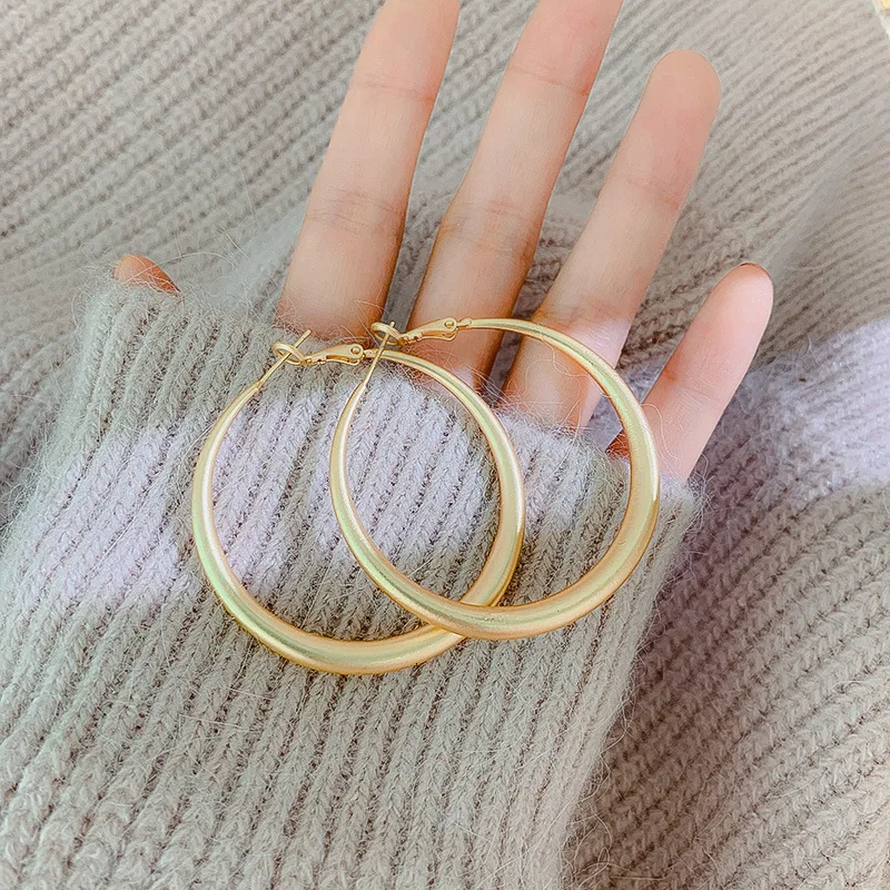 

Korea Design Gold Metal Wide Round Circle Geometric Oval Big Hoop Earrings for Women Girl Large Party Earrings