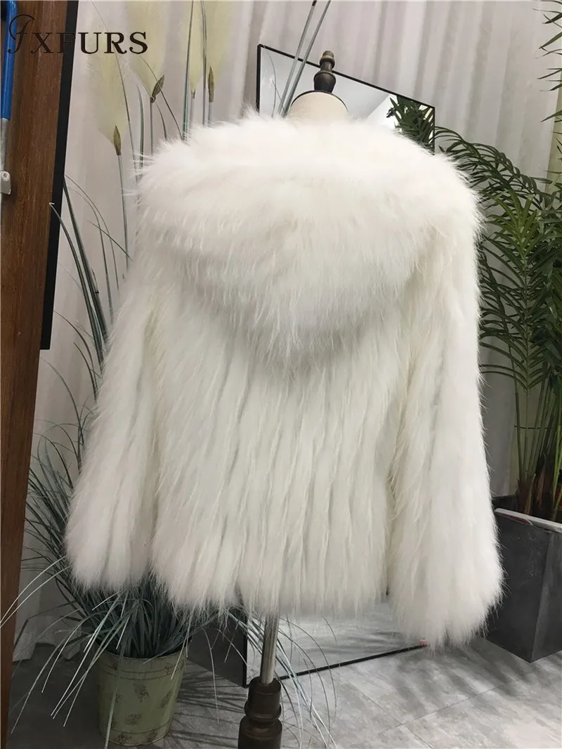 Натуральный мех енота, куртки Для женщин в полоску меховые пальто с капюшон с натуральным мехом модные пушистая лиса мех пальто Короткие комплект одежды для девочки