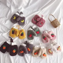 Толстые плюшевые теплые детские перчатки; зимние Бархатные рукавички; детские перчатки из кораллового флиса с фруктами для От 1 до 6 лет