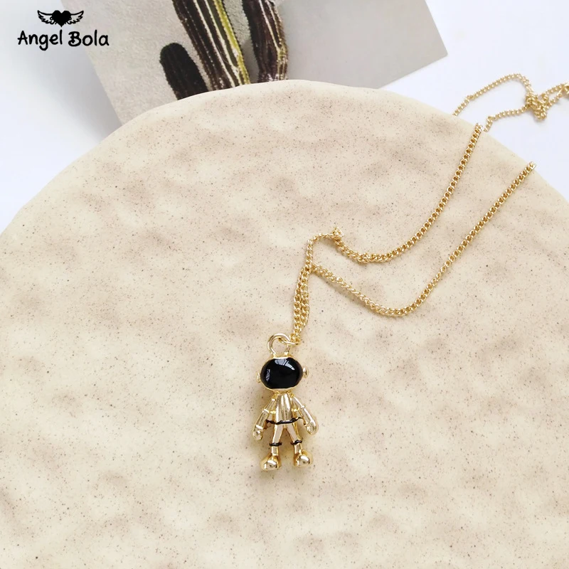 

2019 New Fashion Unique Design Astronaut Robot Pendant Necklace Personality Universe Spaceman for Woman Party Jewelry Gfits