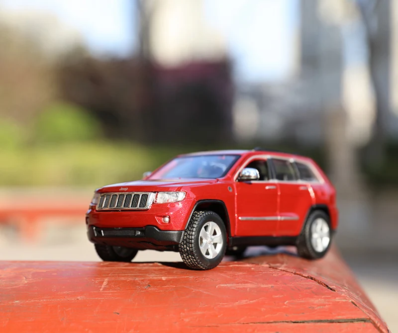 Детские игрушки Maisto 3 цвета 1/24 Литой Сплав 2011 Jeep Grand Cherokee золотой белый красный 1:24 Модель автомобиля игрушки для мальчиков подарок
