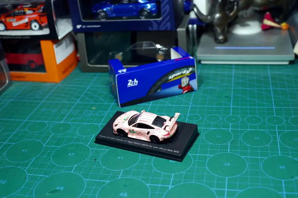 1/64 model car for Le Mans GT Porsche 911 pink color