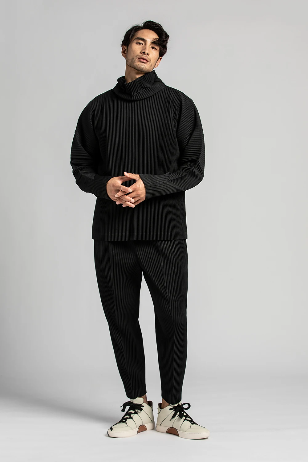 Miyake Pleated Turtleneck Sweatshirt  Men's Big Pocket Loose Pullover Oversized long sleeves pleats Sweatshirts for man in black Issey Japanese designer mens fashion