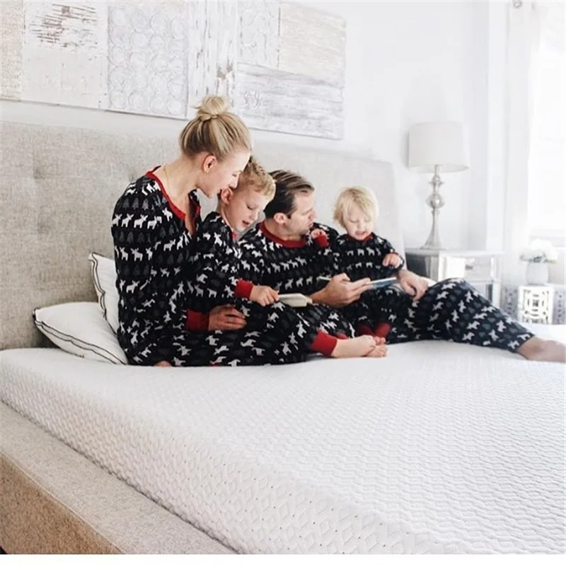 Семейный комплект рождественских пижам; рождественское ночное белье с капюшоном для женщин и мужчин; одежда для сна; коллекция года; Модный новогодний милый Пижамный набор