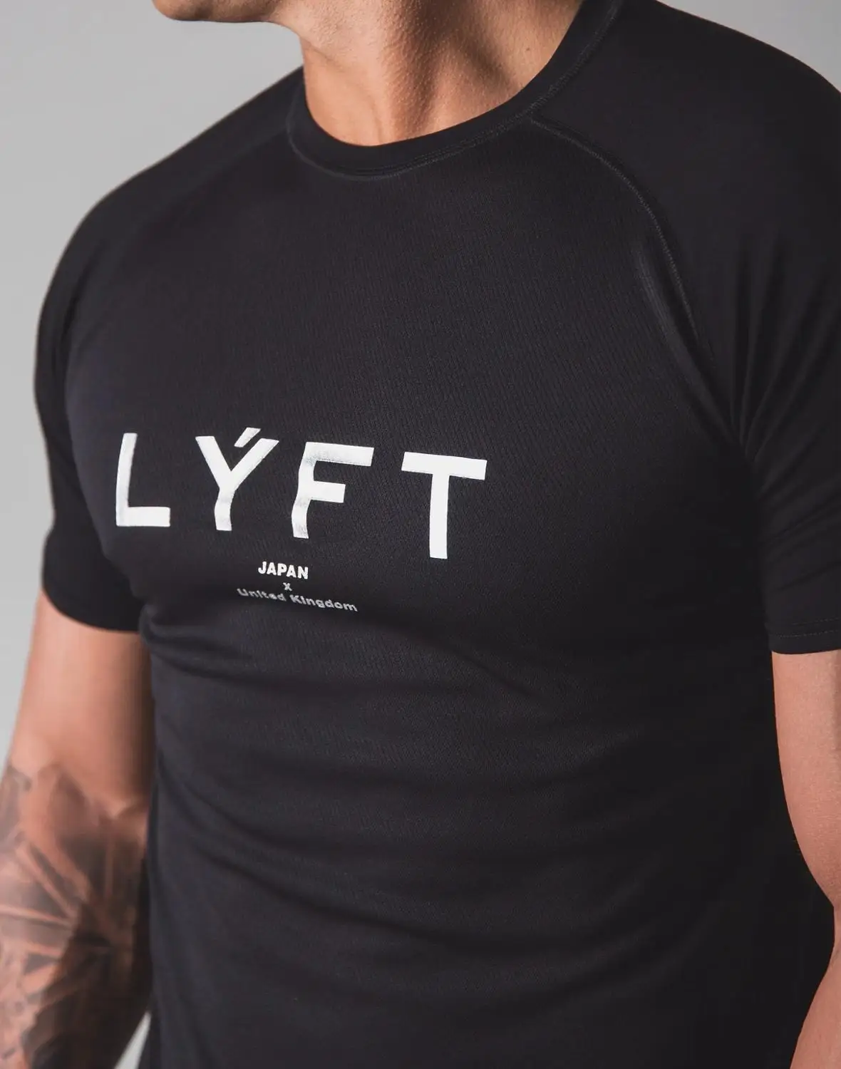 JAPAN Gym Fitness T Shirt Men Running Sport T-shirt Short Sleeve Slim Fit Shirt Tee Top Male Bodybuilding Workout Brand Clothing 2