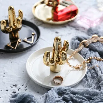 

Sherry Nordic Wind Decoration Golden Cactus Jewelry Receiving Plate Display Earring Ring Small Pallet Arrangement