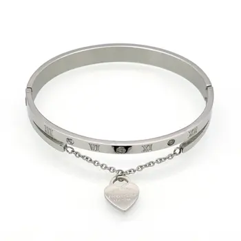 

Stainless steel heart buckle Bracelet Women Wrist Bracelet Bracelet Women Wrist Bracelet Fashion Jewelry Gifts