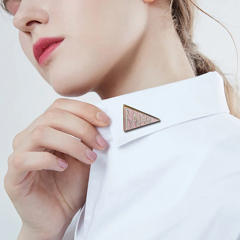 Rosa Badass harte Emaille Pin feministisches Geschenk – Detail 8