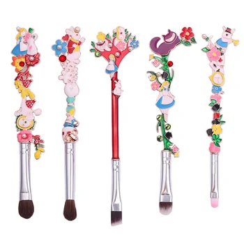 

5Pcs Brush Cartoon Xmas Comfortable Soft Christmas Cosmetics Eyeshadow Brush Eyebrow Brush Makeup Brush Powder Brushes for Women