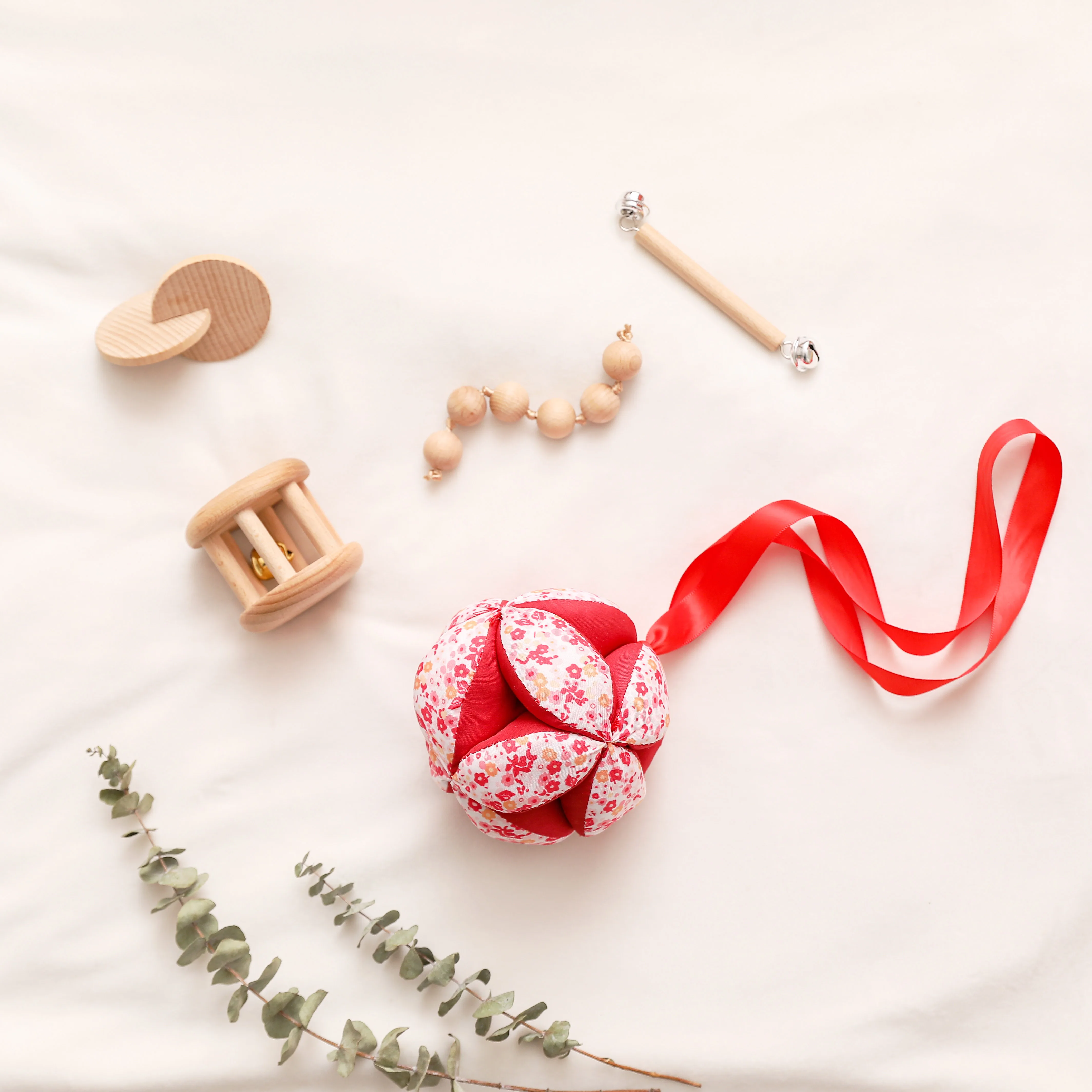 5 Pcs Baby Montessori Toys Set Wooden Baby Rattles Infant Nursing Teethers Hand Catching Cloth Ball Toys Birth Gift for Newborn 5 Pcs Baby Montessori Toys Set Wooden Baby Rattles Infant Nursing Teethers Hand Catching Cloth Ball Toys Birth Gift for Newborn