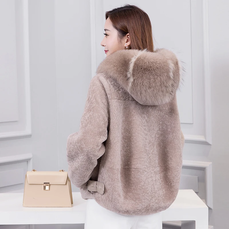 Пальто с натуральным мехом Женская куртка из короткой овечьей шерсти зимнее