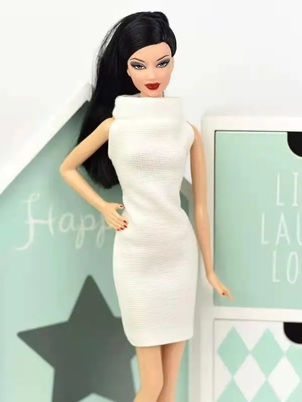 PACOTE ESPECIAL* 05 Roupas Fashion Para Barbie + 10 Pares de Sapatinhos !  por R$149,90