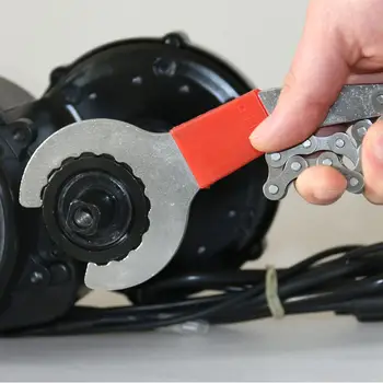 

Multifunctional integrated bottom axle flywheel fixed wrench tail hook wrench three in one / bicycle maintenance tool