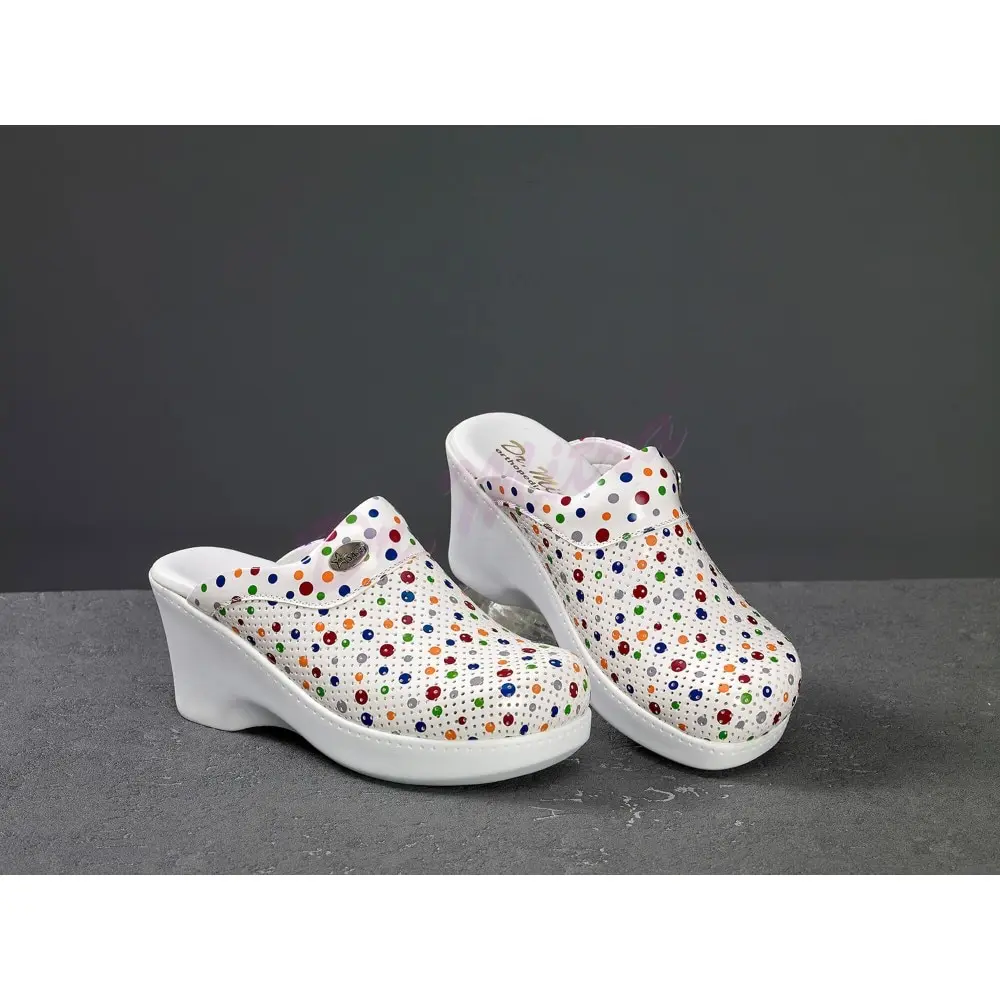 

2022 New Orthopedic Sabo Women Slippers Sandals Shoes Nurse Doctor Hospital Medical Casual Quality Soft Comfort Anti-Slip Clogs