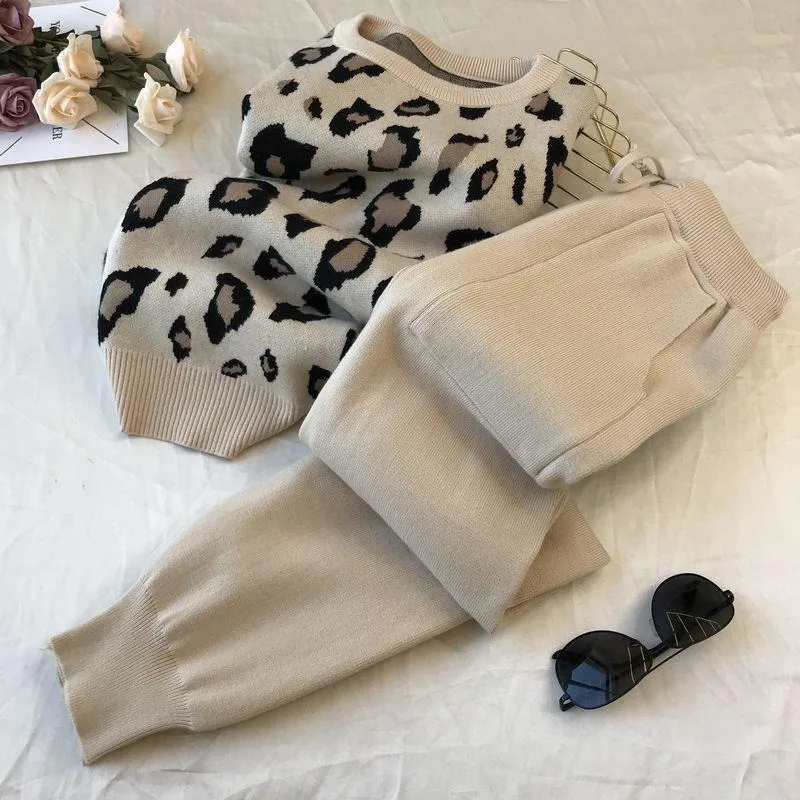 

Women's Two-piece Casual Knitted Short-sleeved Pants Spring and Summer Printed Beaded Pullover + Double Pocket Lace Pants Women