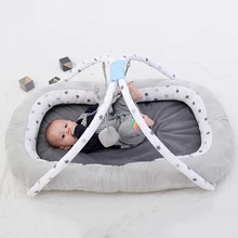 Детский коврик для ползания, изоляционная защита, мягкая детская кровать, портативная кровать, матка, бионическая кровать для новорожденных с держателем для игр