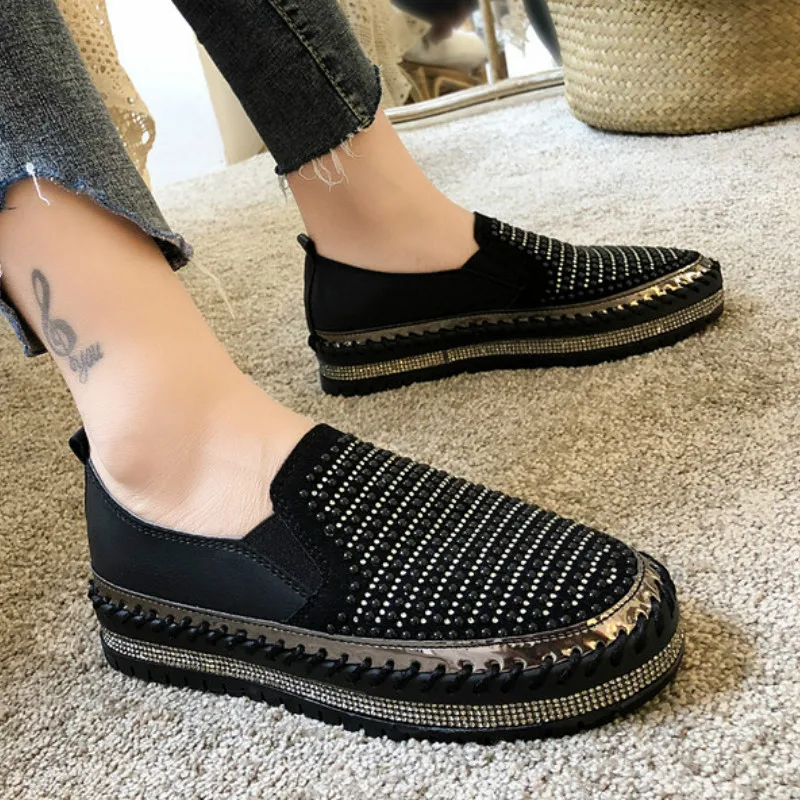 Женская обувь на плоской подошве белого цвета платформе увеличивающая рост