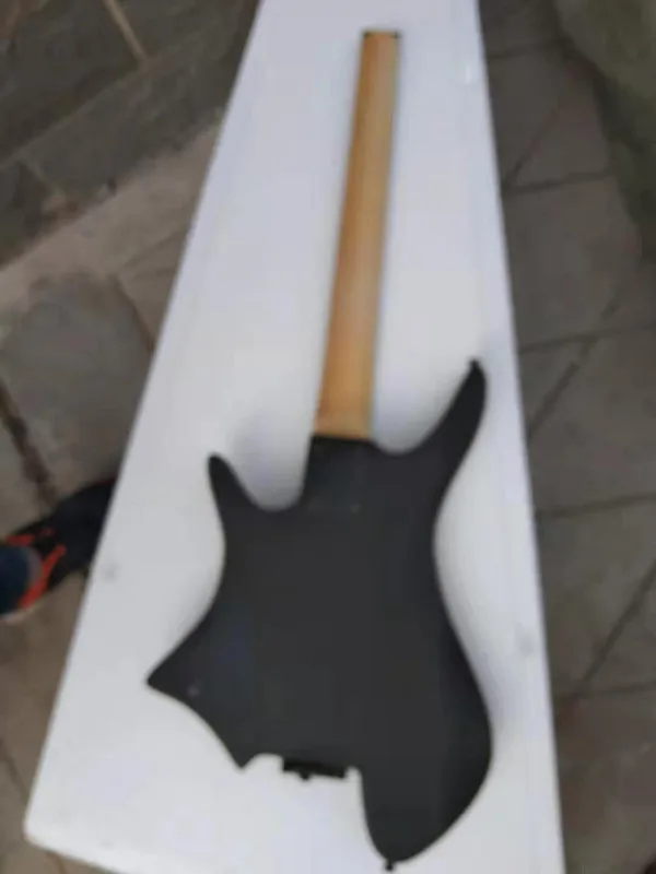 mattle black korea pickup безголовая электрогитара