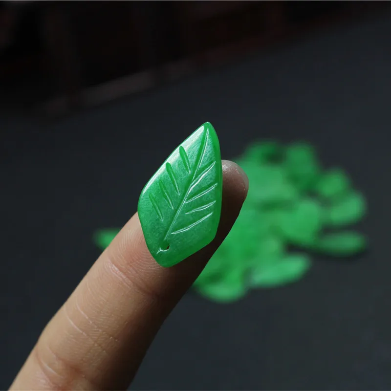 

Natural green jadeite leaf temperament DIY real jade pendant earring jade accessories septa scattered beads for women