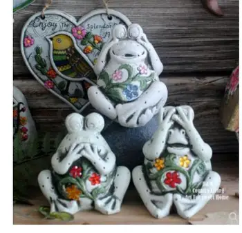 

European-style hand-painted red pottery vintage made old interesting and lovely three Frogs garden balcony garden decorations sm