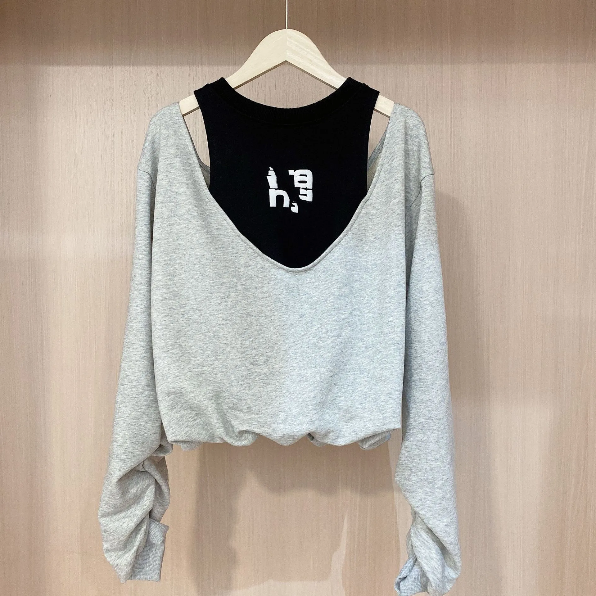 2021 New Style Strapless Letters Long-Sleeved Women's T-Shirt Early Autumn Style Stitching Fake Two-Piece Sweater Loose Top B021 vintage tees