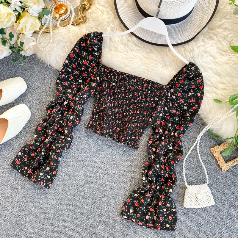 Женская короткая шифоновая блузка с квадратным вырезом и цветочным