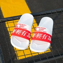 Мужские тапочки с граффити; красивая летняя мужская обувь; Повседневные Дышащие пляжные сандалии; шлепанцы; Вьетнамки с вышивкой; классные шлепанцы унисекс