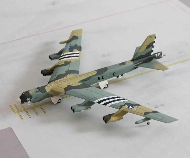 Herpa USAir Force Boeing B-52H Stratofortress 644-я бомбардировочная эскадрилья 410-я бомбардировка крыло кисзавайер Air 1/200 литая модель