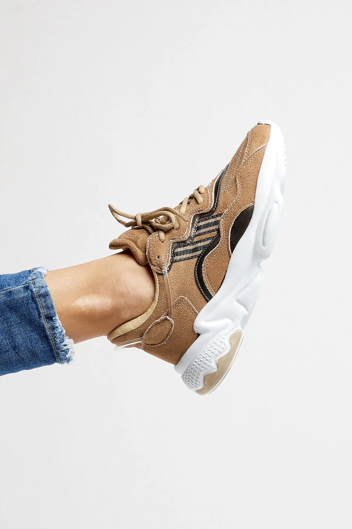 Коричневые белые спортивные кроссовки и спортивная обувь для бега повседневная