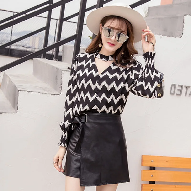 

2019 Korean-style New Style V-neck Contrast Color Lantern Sleeve Shirt + Leather Skirt Set Gt6476060